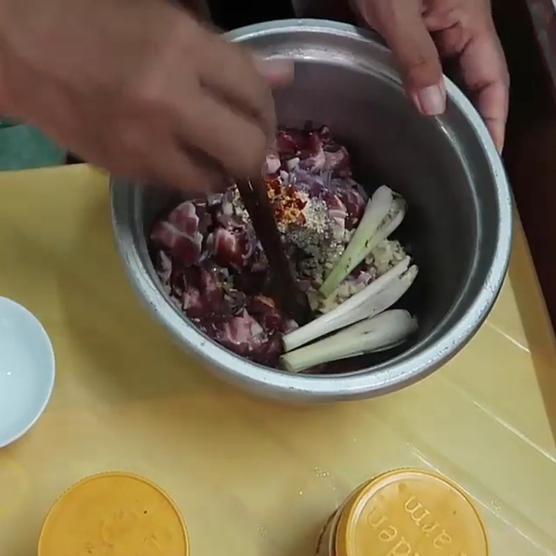 Step 2 Marinate the beef Beef Tendon Noodle Soup