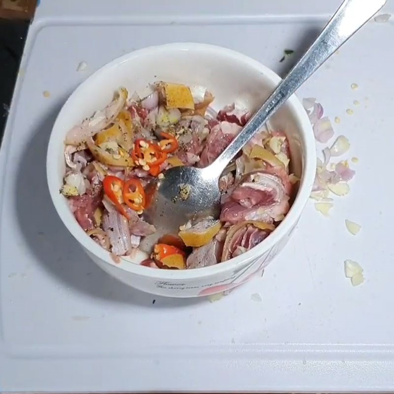 Step 2 Marinating goat meat Goat meat stir-fried with pepper leaves