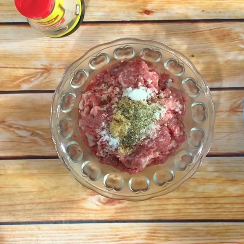 Step 1 Marinate the pork for Stuffed Bitter Melon with Soy Sauce