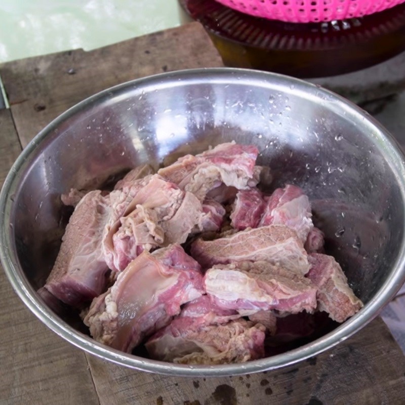Step 3 Marinate the buffalo meat Braised buffalo meat