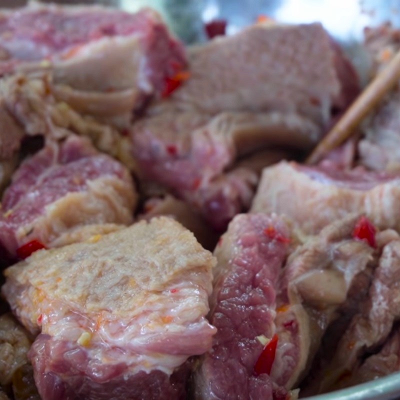 Step 3 Marinate buffalo meat Buffalo meat braised in clay pot