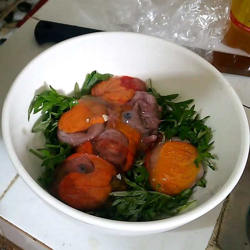 Step 1 Marinate duck eggs Beer Steamed Duck Eggs