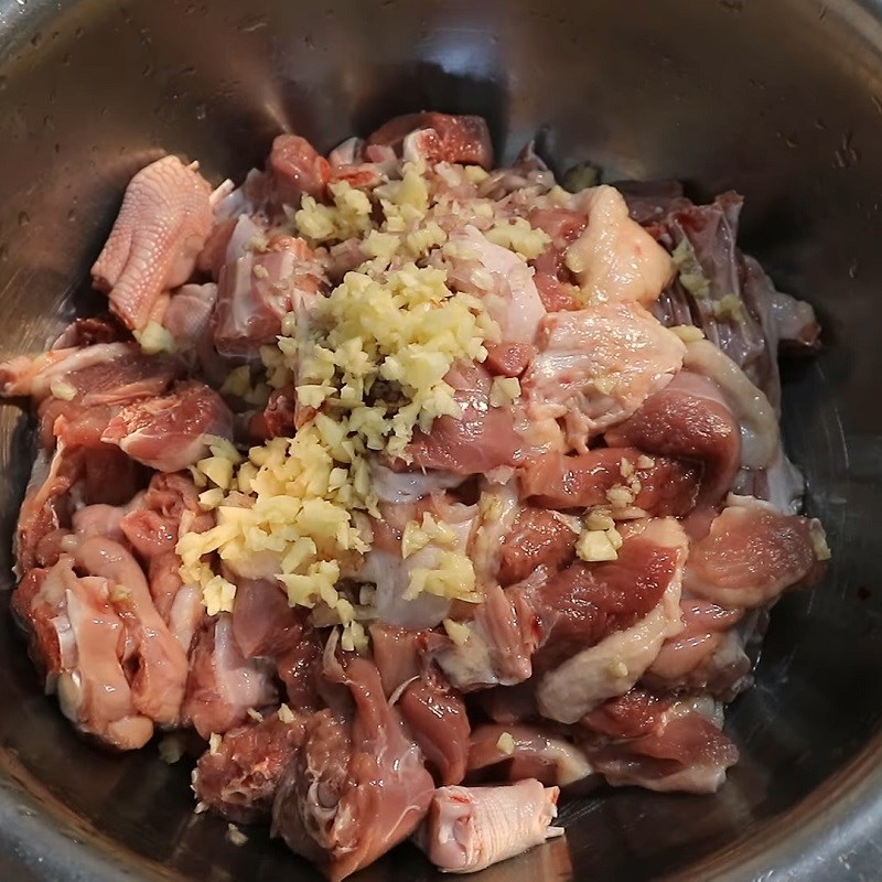 Step 3 Marinating the duck Duck braised with beer