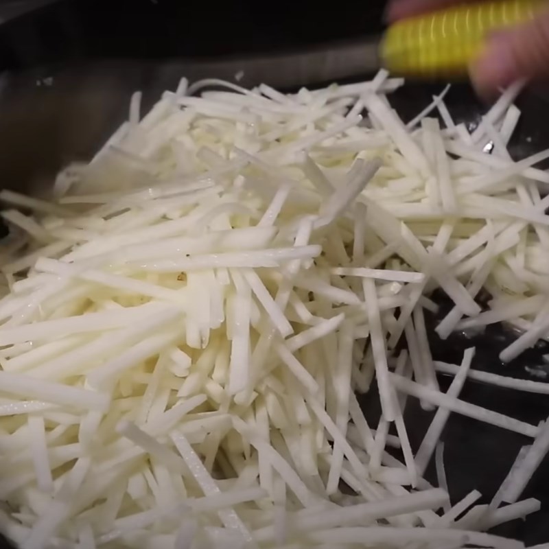 Step 3 Stir-frying cassava for savory spring rolls