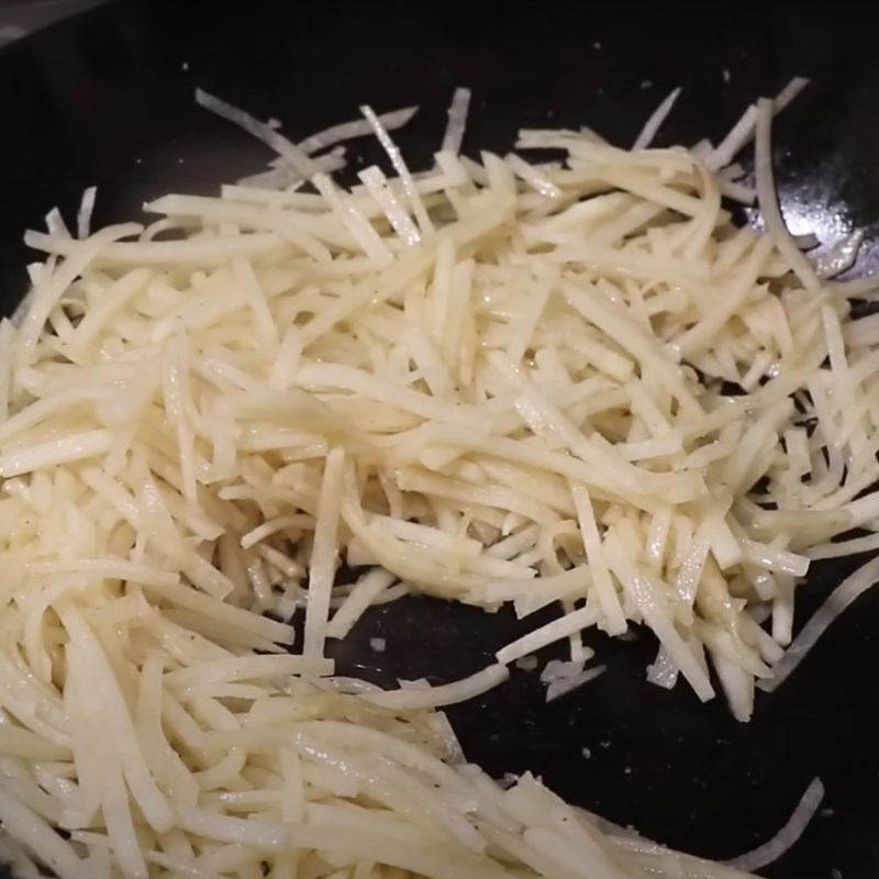Step 3 Stir-frying cassava for savory spring rolls