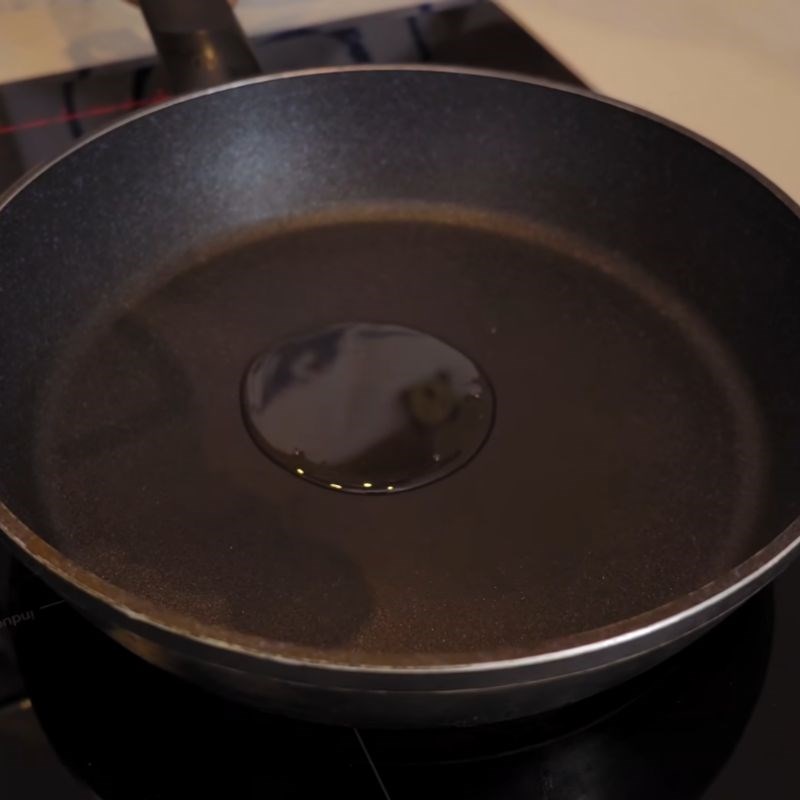Step 4 Stir-frying bamboo shoots for Noodle with dried bamboo shoots