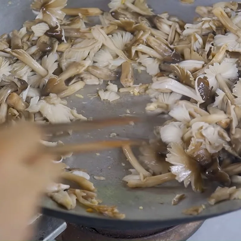 Step 4 Stir-fried mushrooms with beef porridge