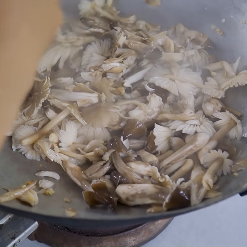 Step 4 Stir-fried mushrooms with beef porridge