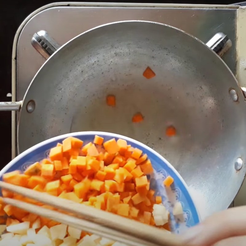 Step 3 Sauté vegetables for Mushroom Porridge with minced meat