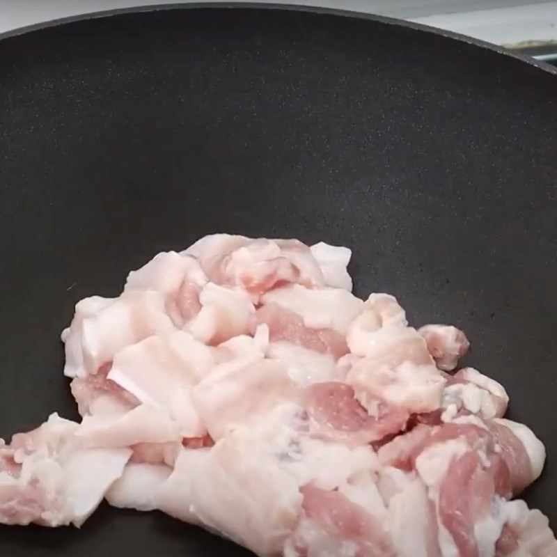 Step 2 Stir-fry water spinach with pork belly Water spinach stir-fried with pork (pork meat)