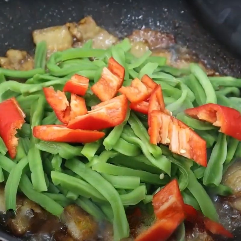 Step 2 Stir-fry water spinach with pork belly Water spinach stir-fried with pork (pork meat)