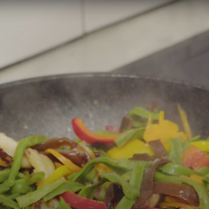 Step 2 Stir-fried Royal Vegetable Stir-fried mixed royal vegetable