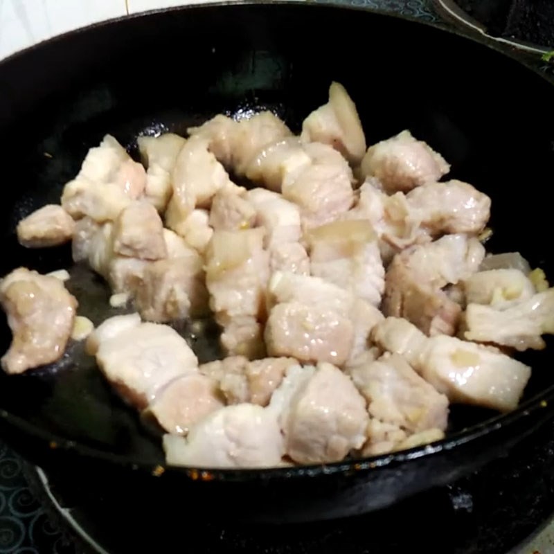 Step 2 Stir-fried meat Salted squid with pork belly
