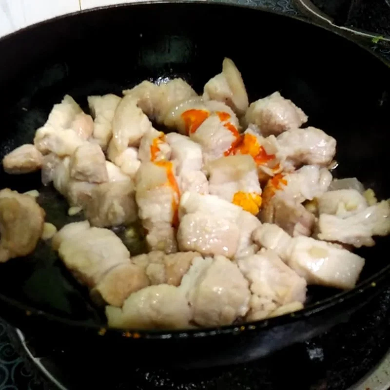 Step 2 Stir-fried meat Salted squid with pork belly