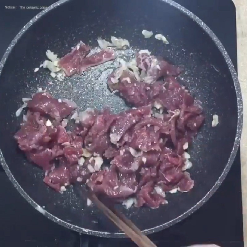 Step 3 Stir-fry the beef Stir-fried beef with celery and garlic