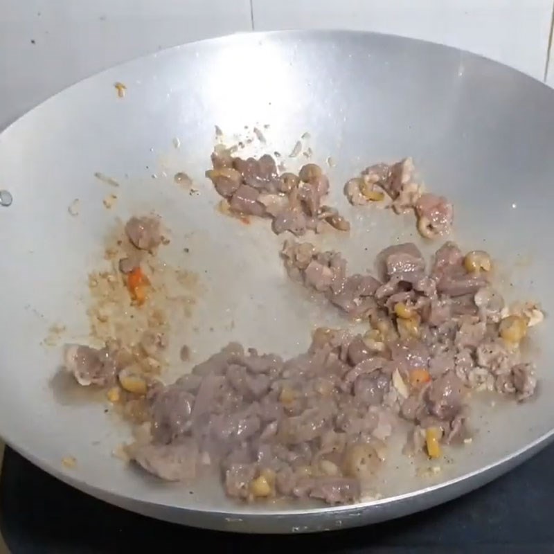 Step 3 Stir-frying goat meat Goat meat stir-fried with pepper leaves