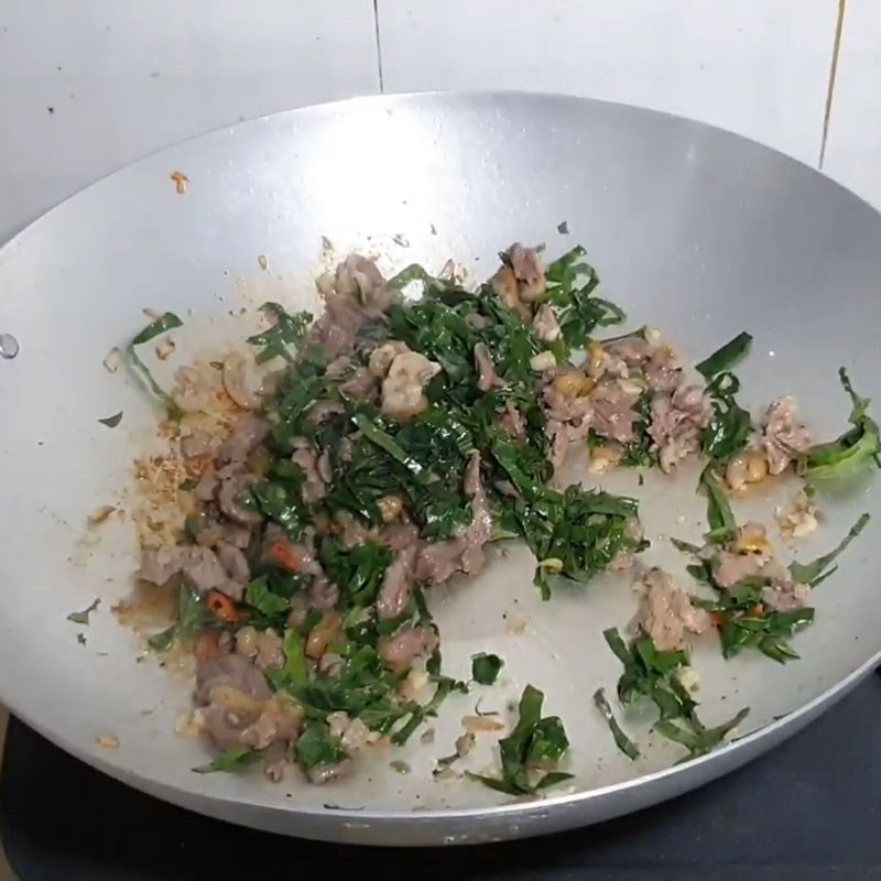 Step 3 Stir-fried goat meat Goat meat stir-fried with guava leaves