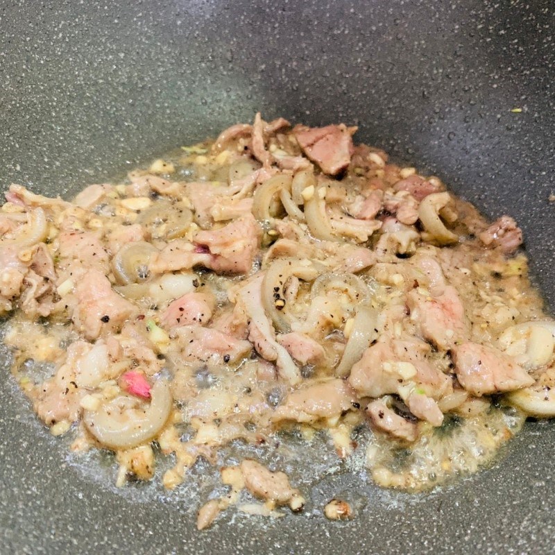 Step 3 Stir-fried goat meat and betel leaves Stir-fried goat meat with betel leaves (Recipe shared by users)