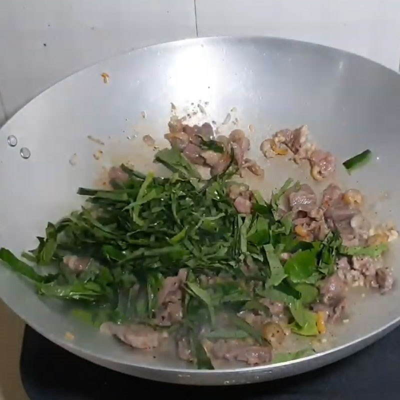 Step 3 Stir-fried goat meat Goat meat stir-fried with guava leaves