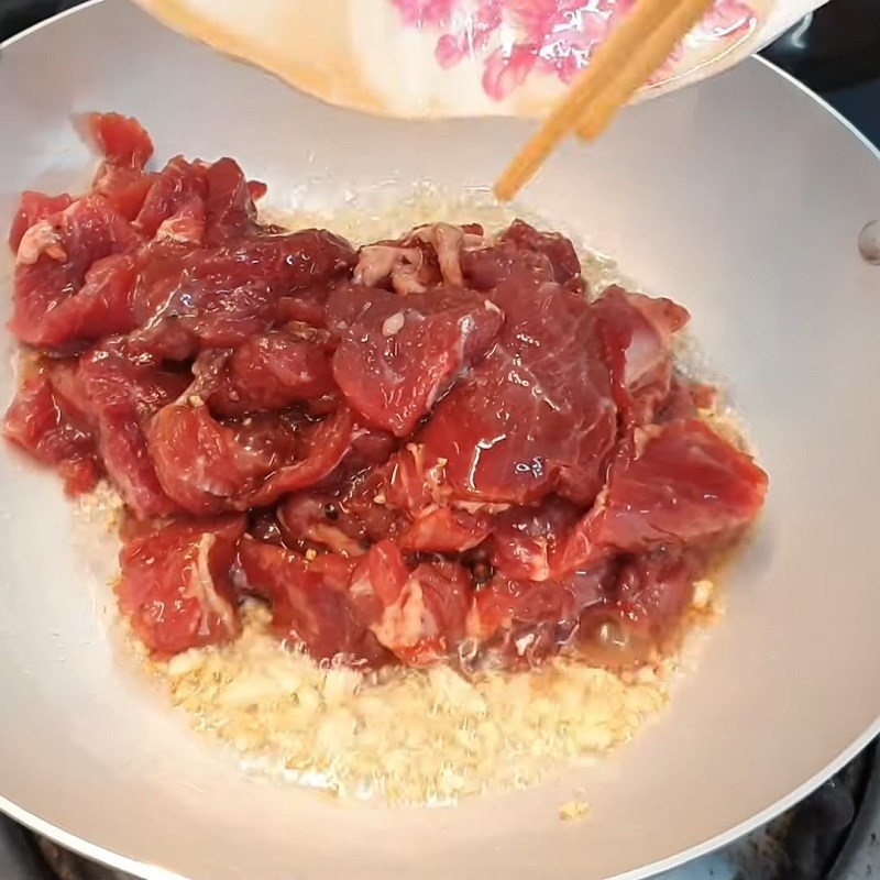 Step 3 Stir-fry buffalo meat Braised buffalo meat with pepper