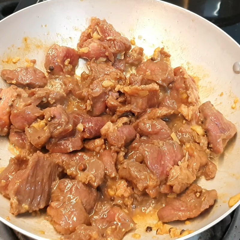 Step 3 Stir-fry buffalo meat Braised buffalo meat with pepper