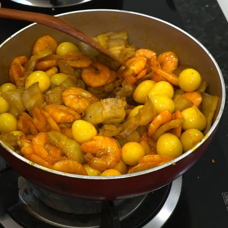 Step 6 Sautéing shrimp, quail eggs, and meat for Phu Chiêm Quang noodles