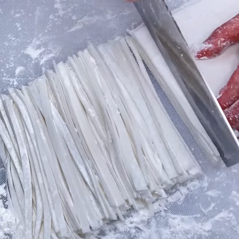 Step 2 Cut the bánh canh dough Bánh canh with snakehead fish