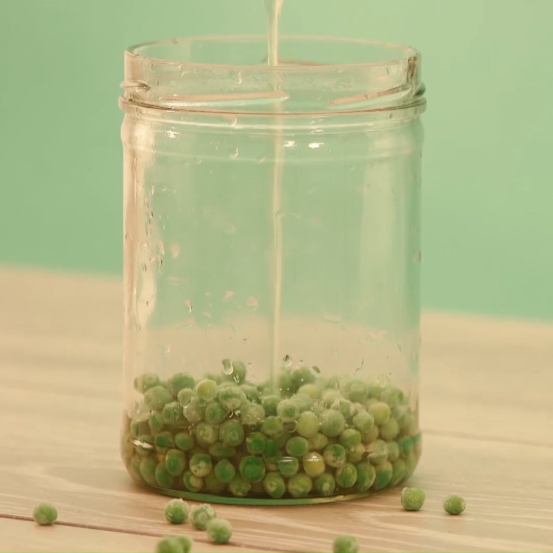 Step 3 Blend the peas Strawberry pea smoothie