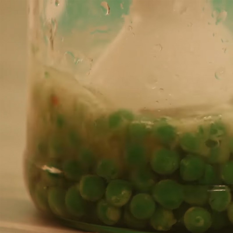 Step 3 Blend the peas Strawberry pea smoothie