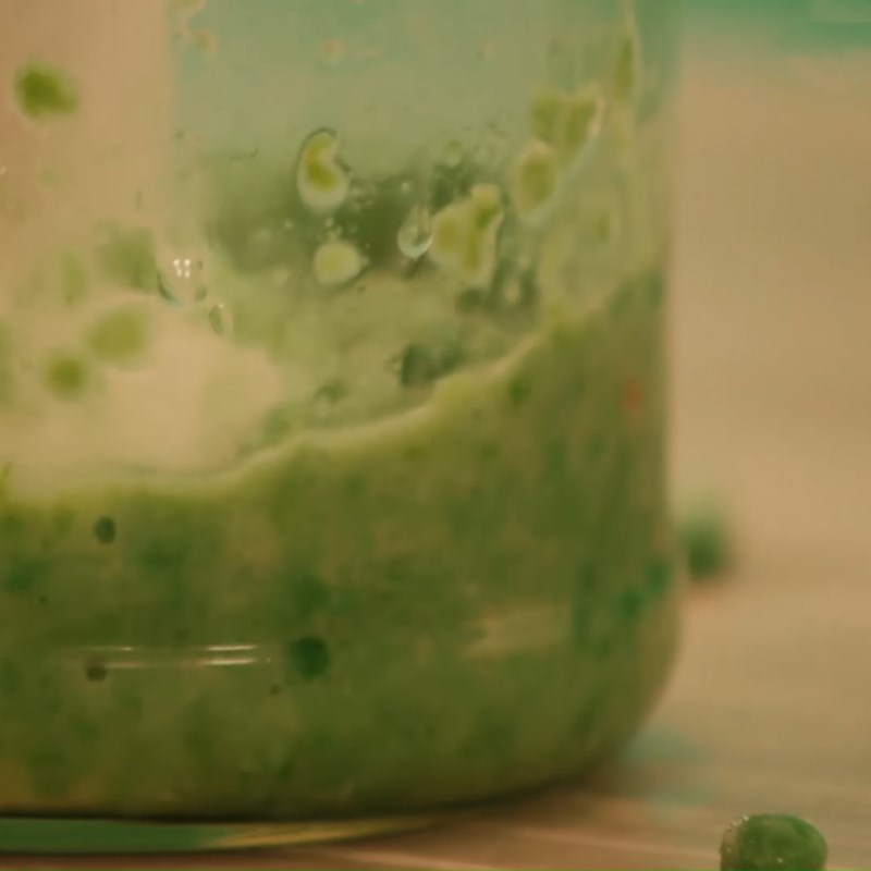 Step 3 Blend the peas Strawberry pea smoothie