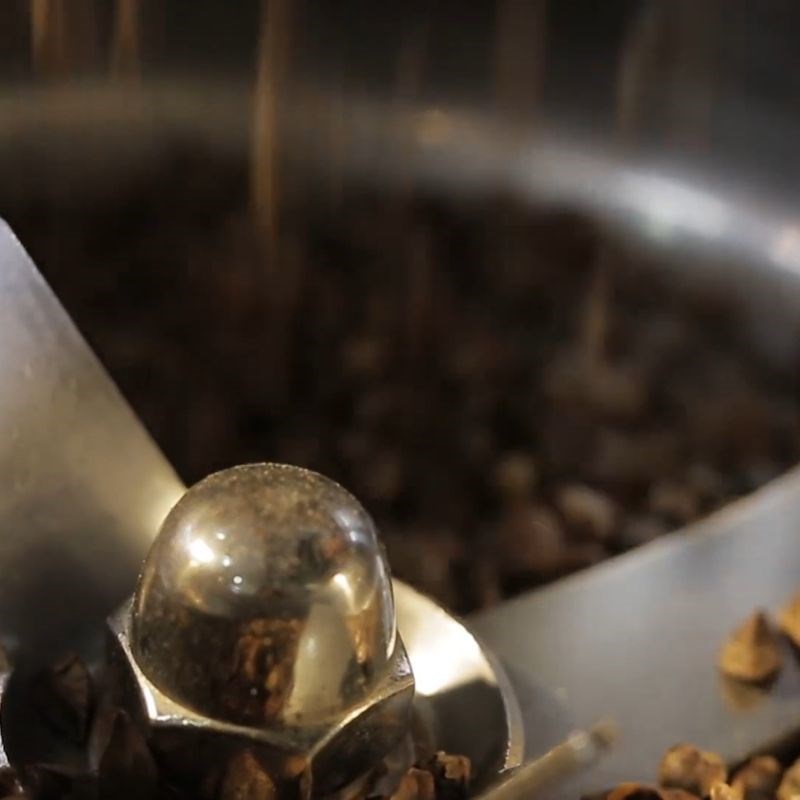 Step 1 Grind buckwheat seeds into flour Buckwheat Triangle Cake