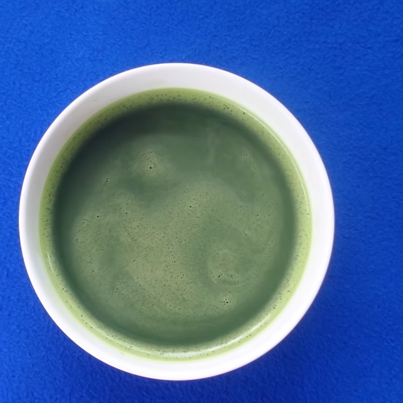 Step 1 Blend pandan leaves Pandan leaf cake