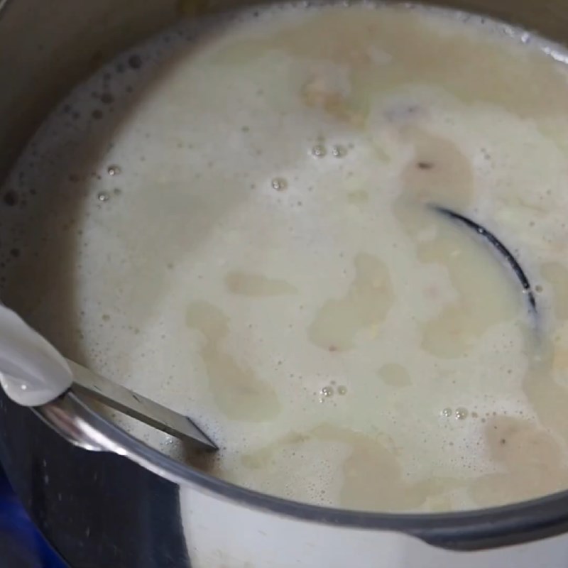 Step 7 Blend and filter Tori Paitan Ramen chicken