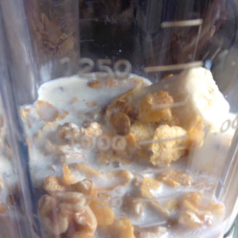 Step 2 Blend the Banana Walnut Cereal Smoothie Banana Walnut Cereal Smoothie