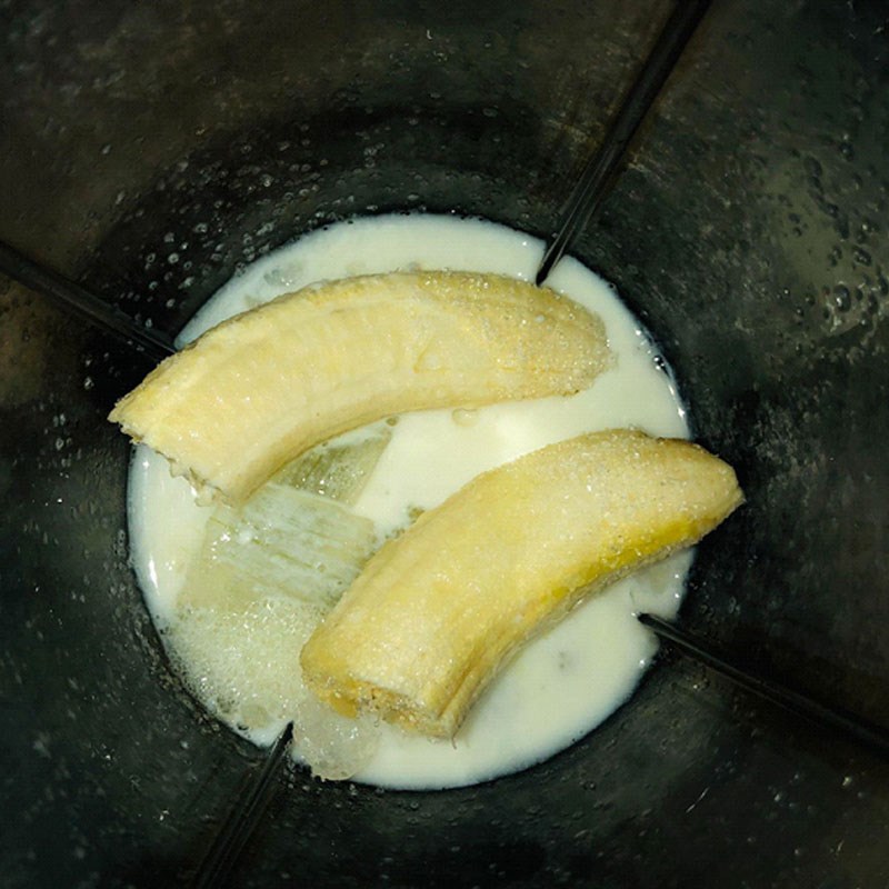 Step 2 Blend Aloe Vera Banana Smoothie