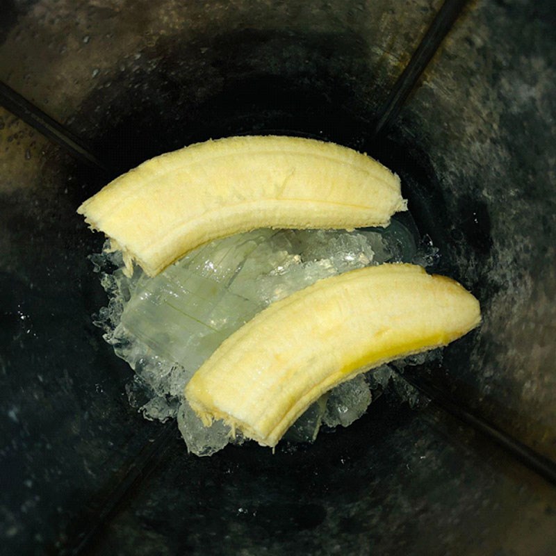 Step 2 Blend Aloe Vera Banana Smoothie