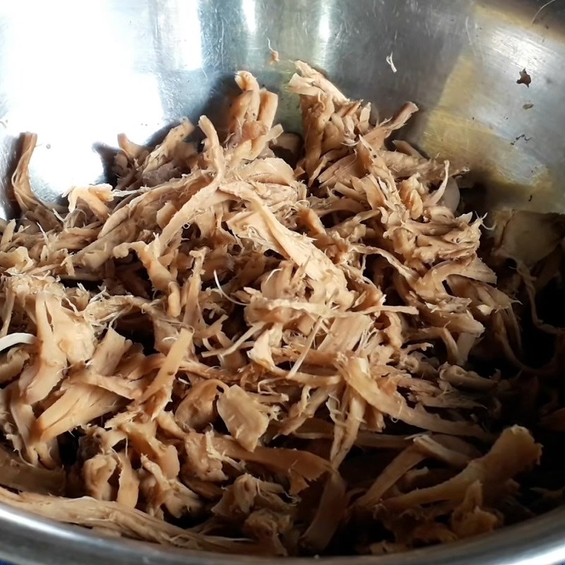 Step 3 Tear and pound the vegetarian dried beef from mushroom stems