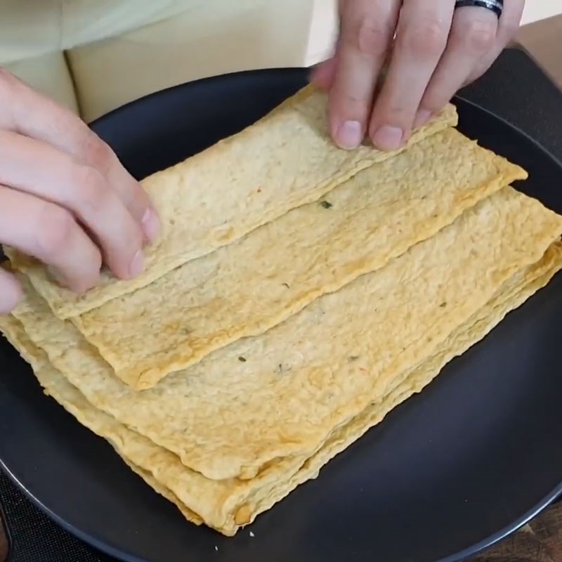 Step 3 Skewering fish cake for Korean fish cake soup