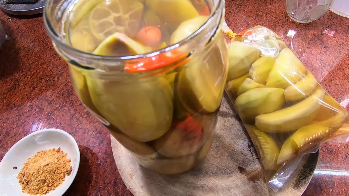 2 ways to make crunchy and delicious mango soaked in salty-sweet sauce that you'll crave 2 Pickled mango in sweet fish sauce with fresh chili